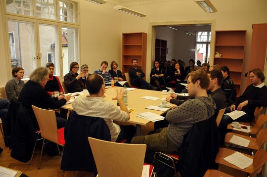 Diskussion in den Kollegsräumen zur Eröffnung des Kollegs Eröffnung